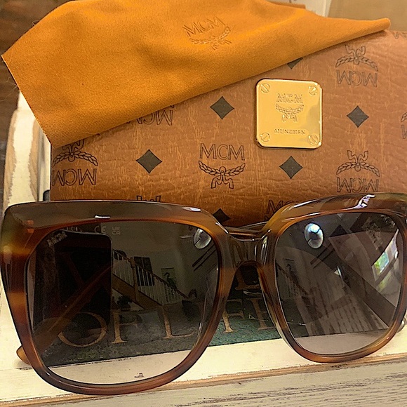 MCM Bundle Sunglasses with Hard Case & Cleaning Cloth New and Authentic - Picture 12 of 15
